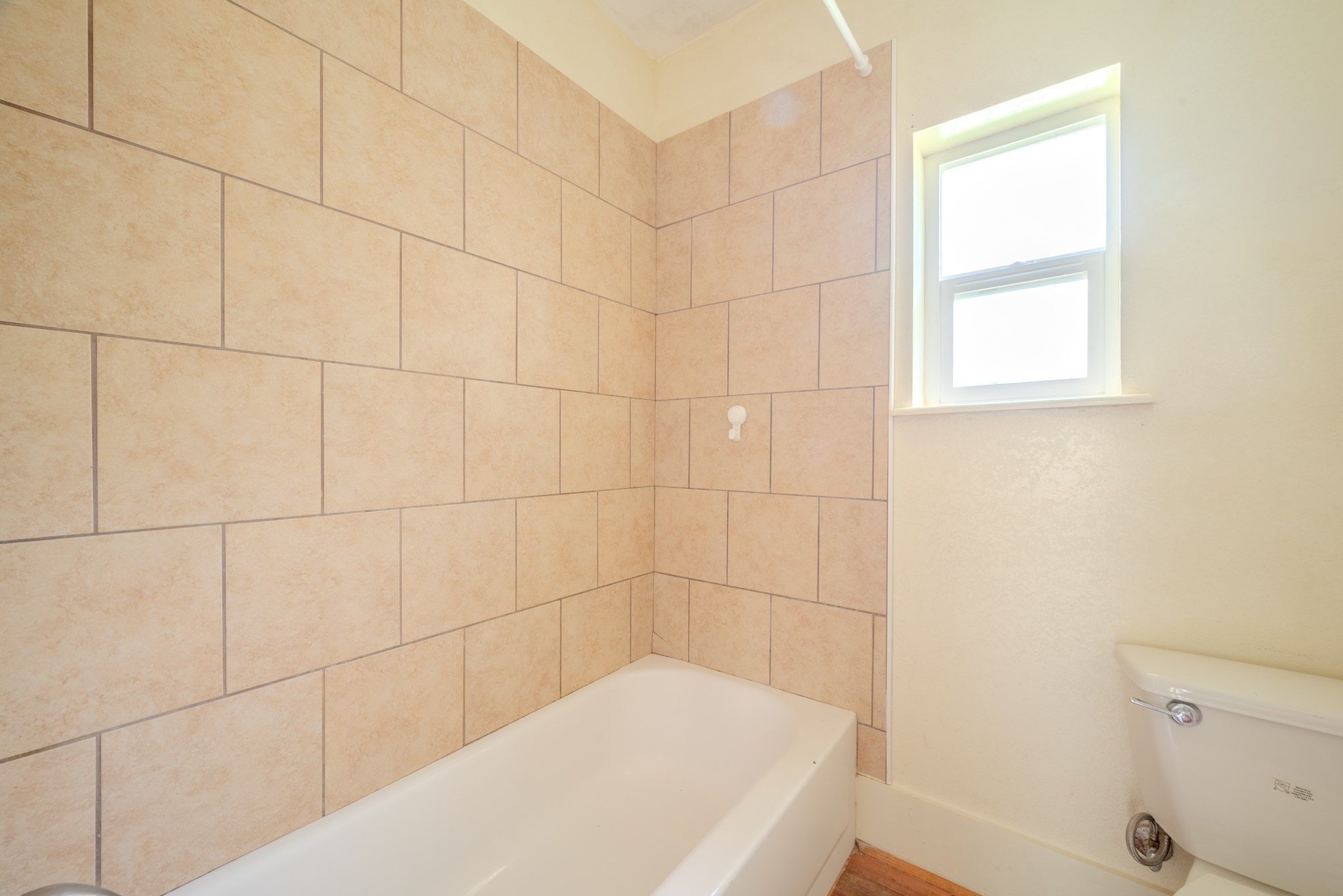 603 North Resident Street Wharton, TX 77488 - Photo 21 of 45 a bathroom with a bathtub