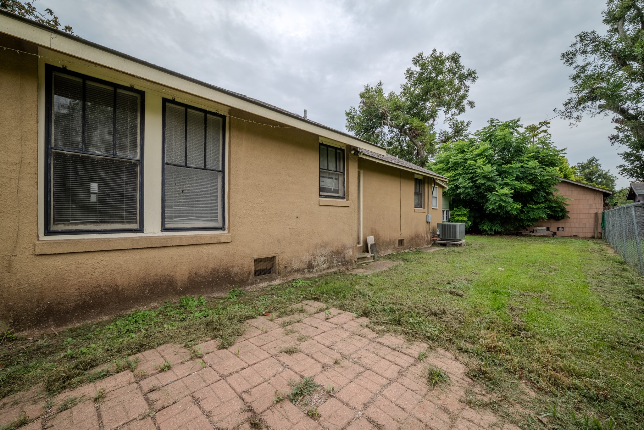 603 North Resident Street Wharton, TX 77488 - Photo 40 of 45 a backyard of a house with lots of green space