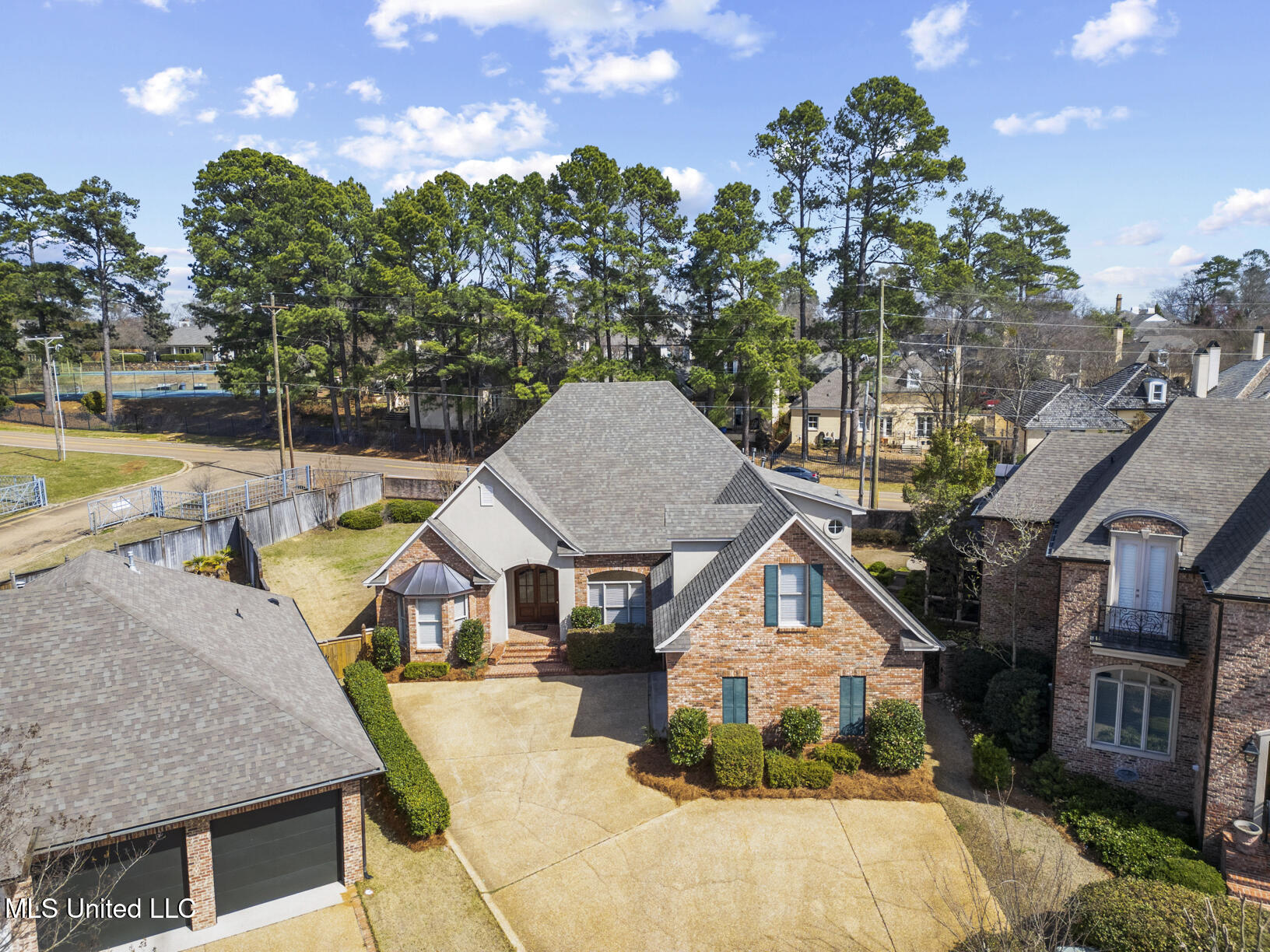 404 Bay Cove Ridgeland, MS 39157 - Photo 2 of 48 404 Bay Cv drone-1