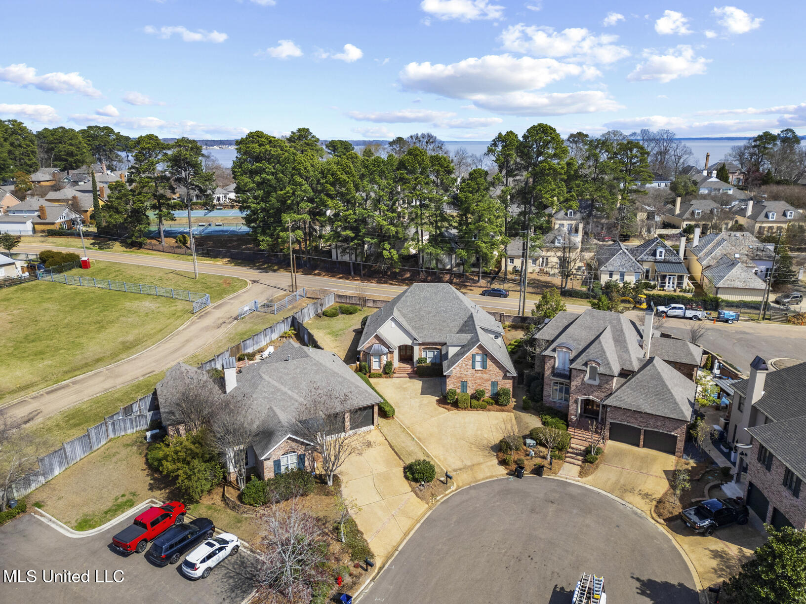 404 Bay Cove Ridgeland, MS 39157 - Photo 3 of 48 404 Bay Cv drone-2