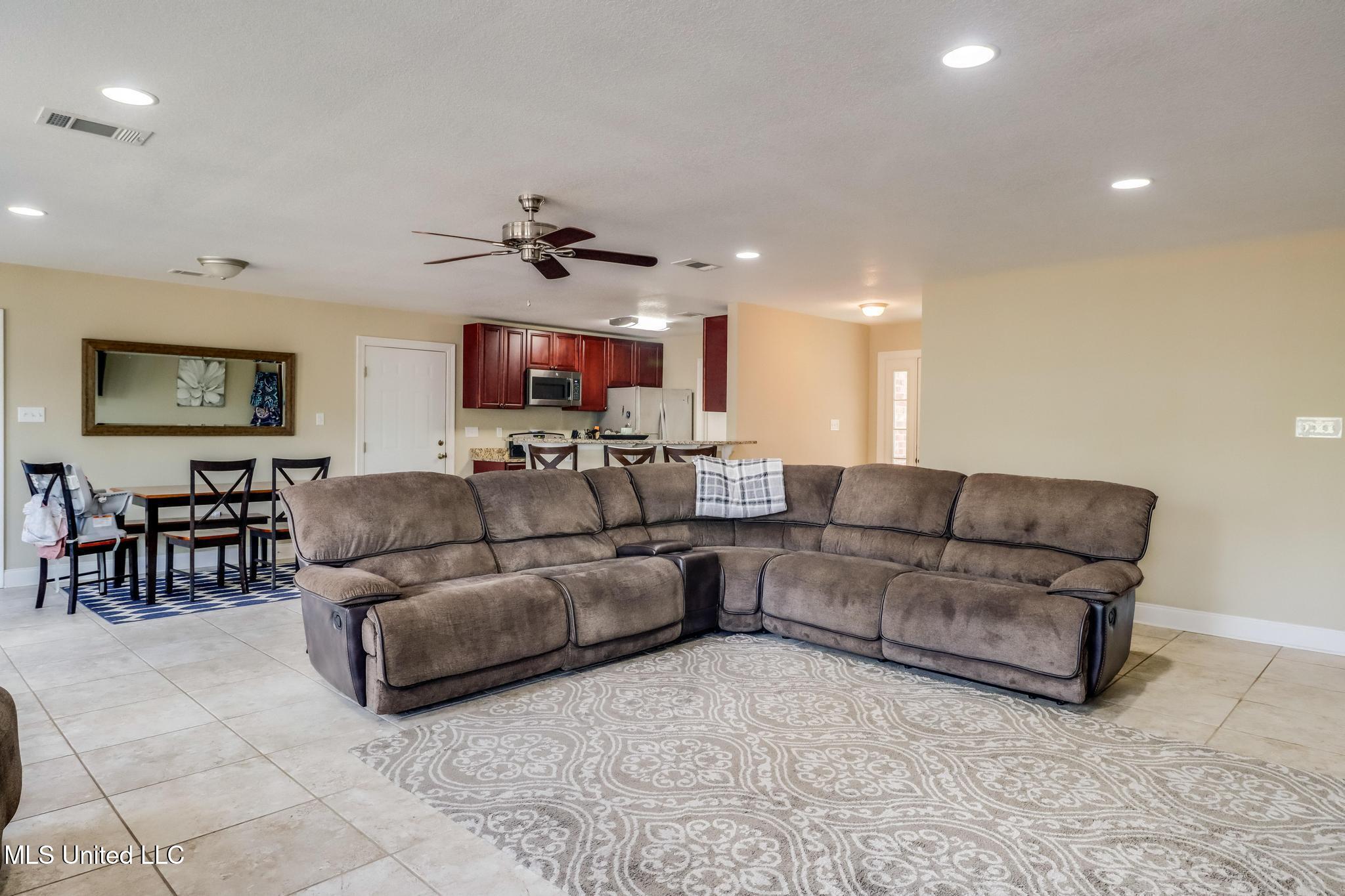 1061 East McHenry Road Perkinston, MS 39573 - Photo 6 of 28 Living Room
