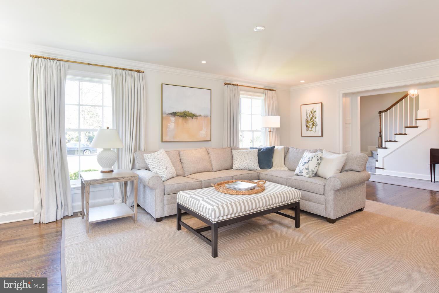 6213 Arkendale Road Alexandria, VA 22307 - Photo 3 of 16 Living Room