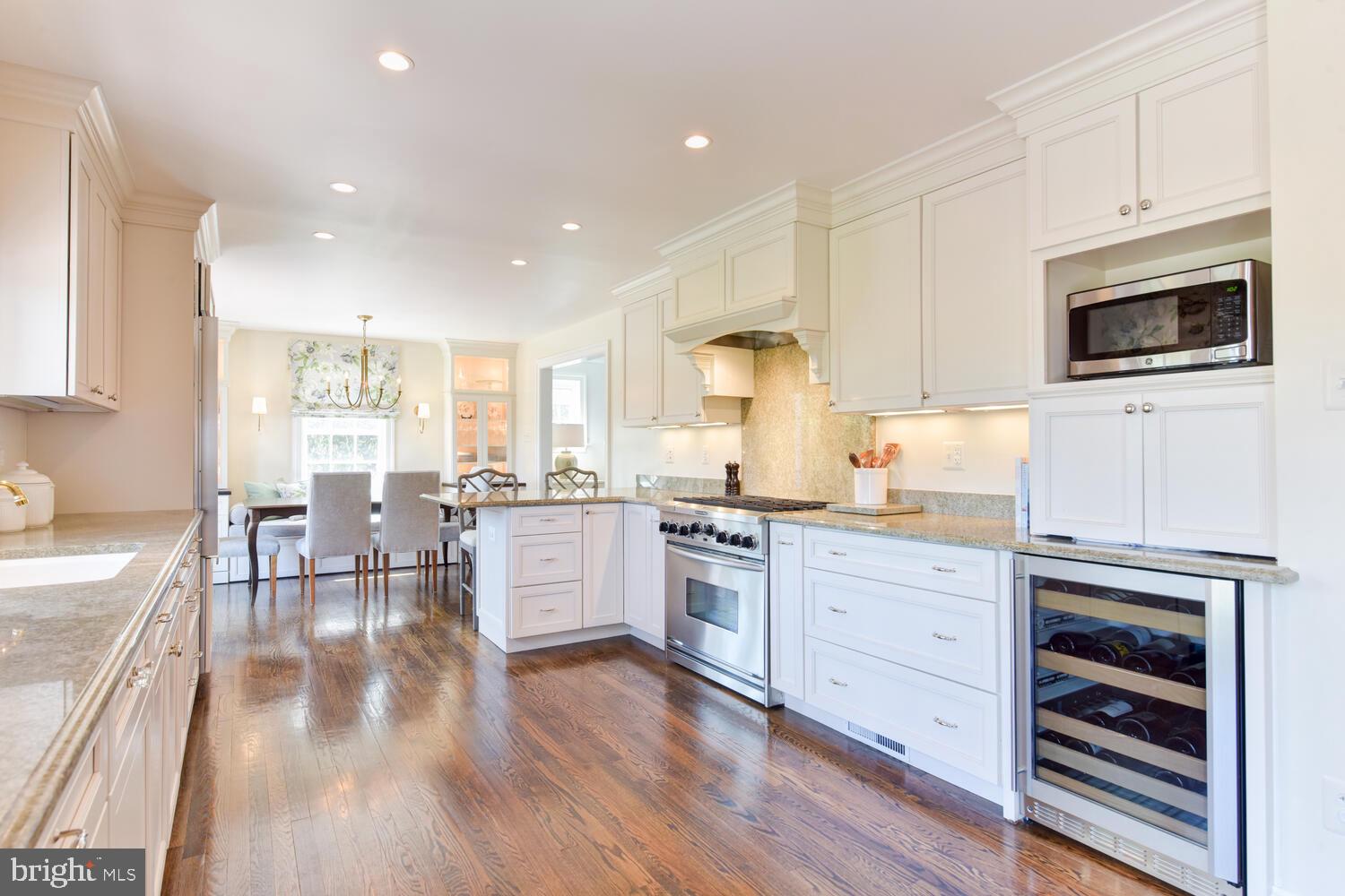 6213 Arkendale Road Alexandria, VA 22307 - Photo 5 of 16 Kitchen with a breakfast bar and dining area