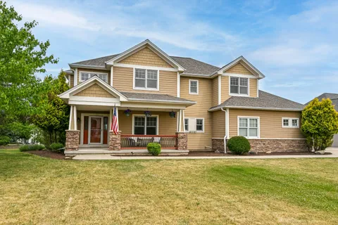$685,000 | 533 Majestic View Lane, Oconomowoc, WI 53066