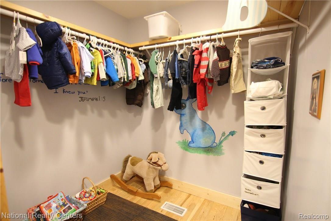 10210 Beard Road Byron, MI 48418 - Photo 29 of 53 Beard Rd Master Walk-In.jpg