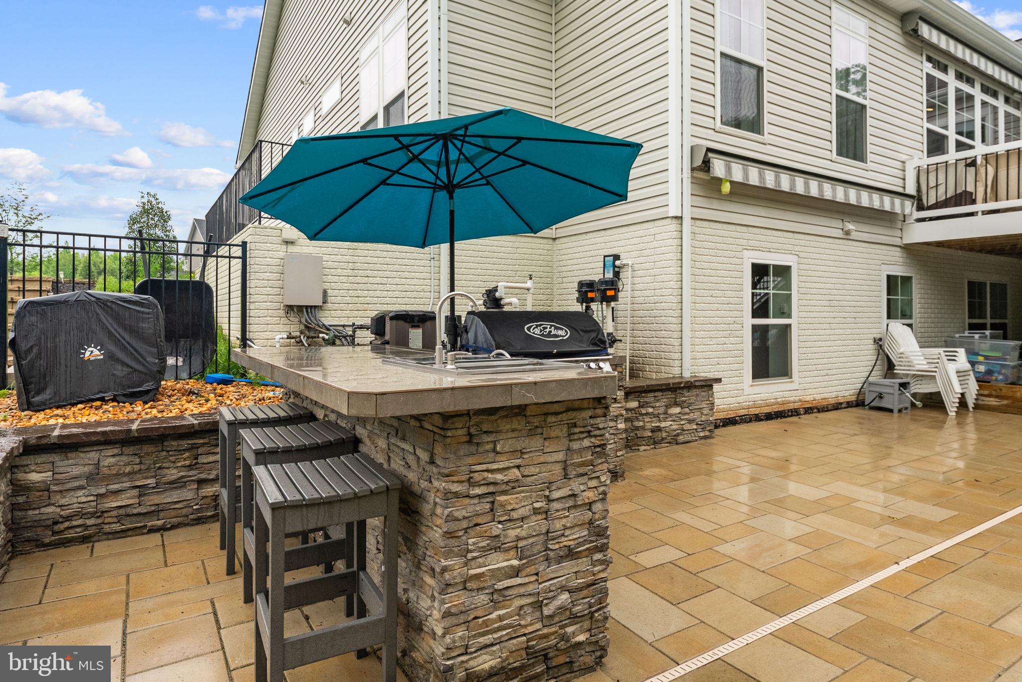 9801 Thoroughbred Road Warrenton, VA 20187 - Photo 93 of 119 Kitchen/ Bar area