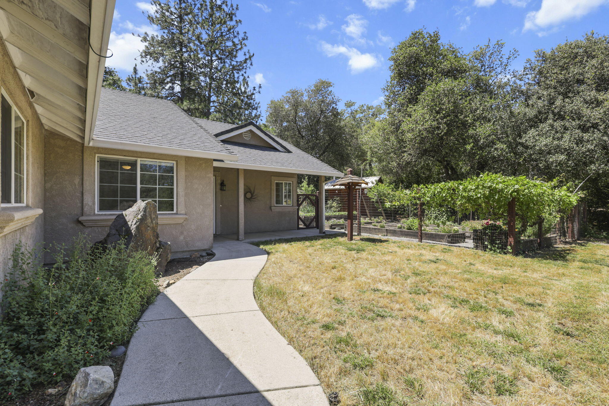 17717 Walker Mine Road Redding, CA 96003 - Photo 7 of 50 57-web-or-mls-LZ0A1160