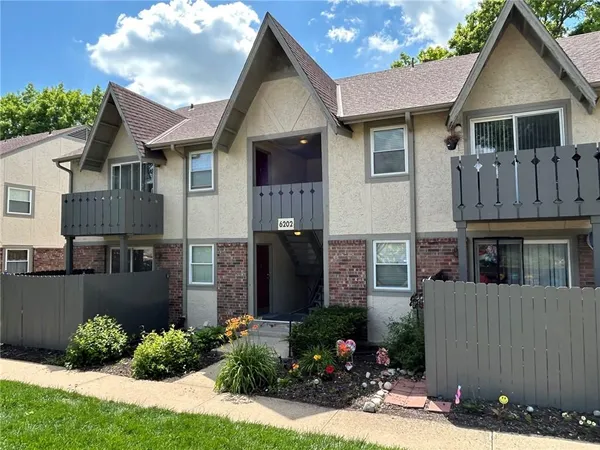 $159,900 | 6202 Robinson Street, Unit 3, Overland Park, KS 66202