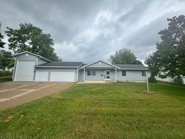 $310,000 | 1200 26th Avenue North, Clinton, IA 52732