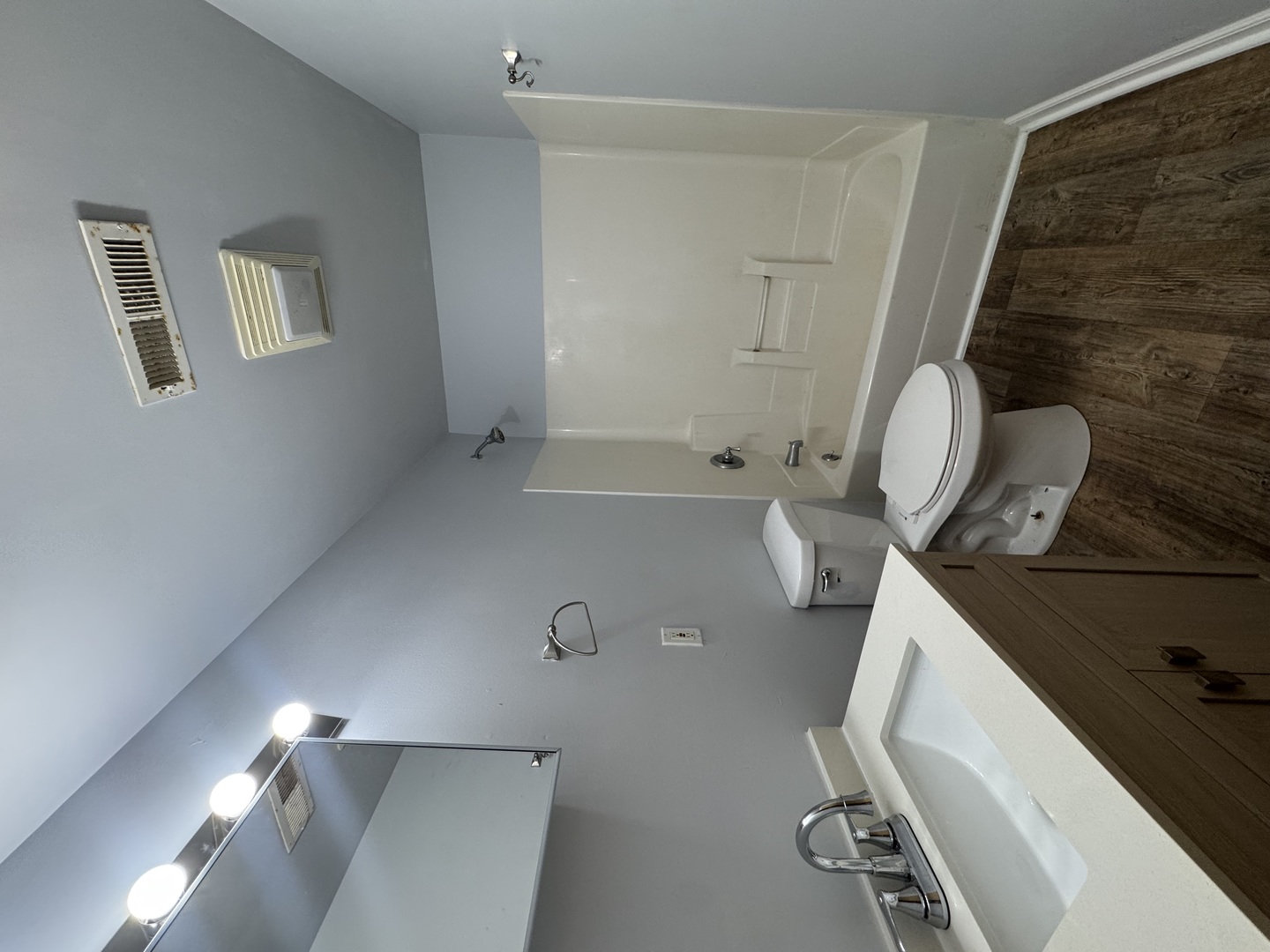 1200 26th Avenue North Clinton, IA 52732 - Photo 8 of 29