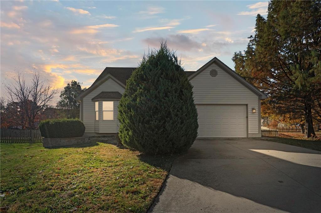 741 Southwest Windsong Circle Lee's Summit, MO 64082 - Photo 2 of 41