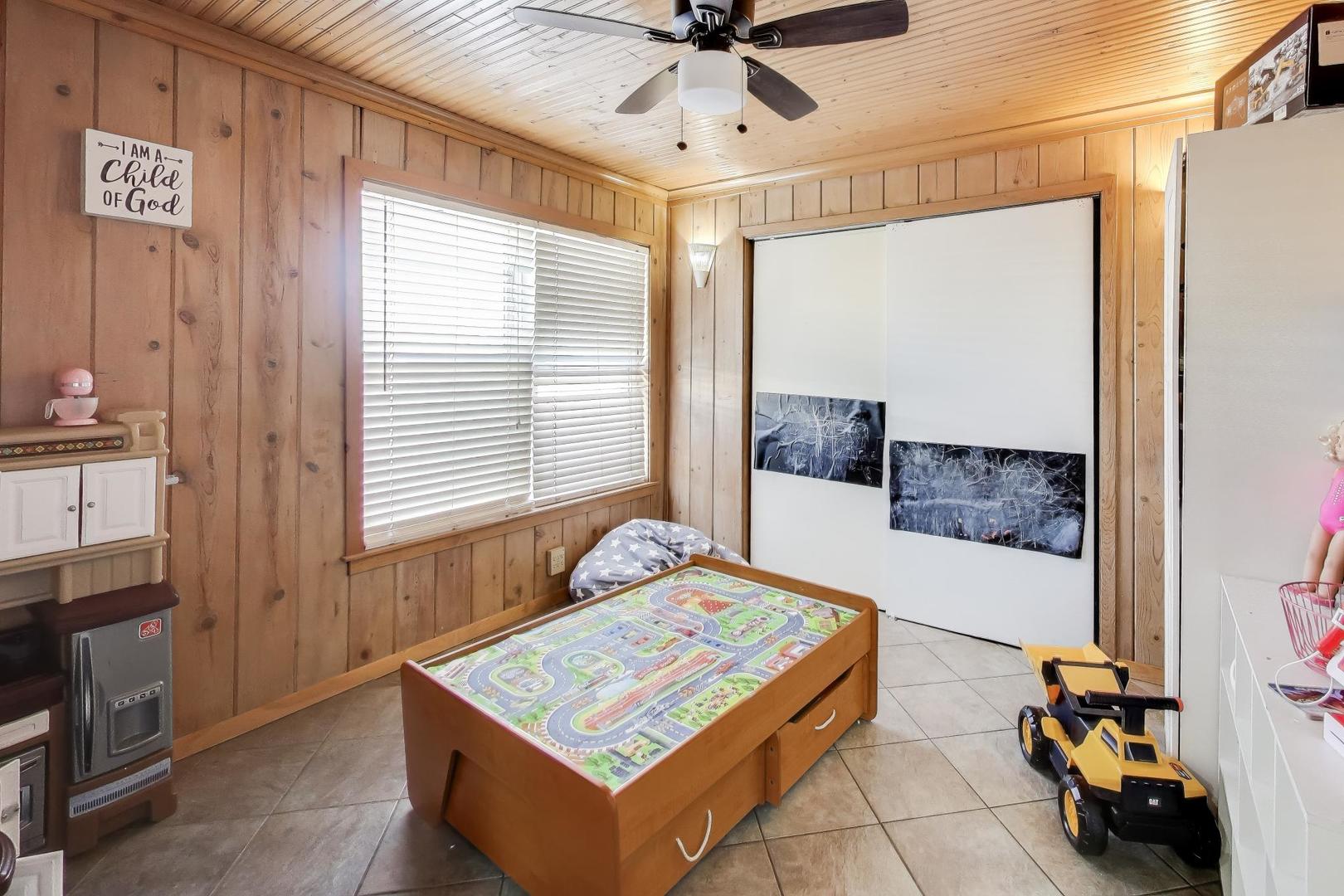 29 Iowa Avenue Addison, IL 60101 - Photo 7 of 22