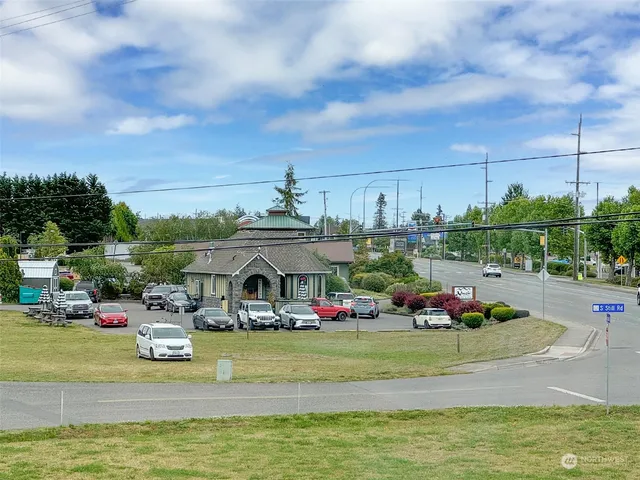 $1,100 | 502 South Still Road, Unit 201, Sequim, WA 98382
