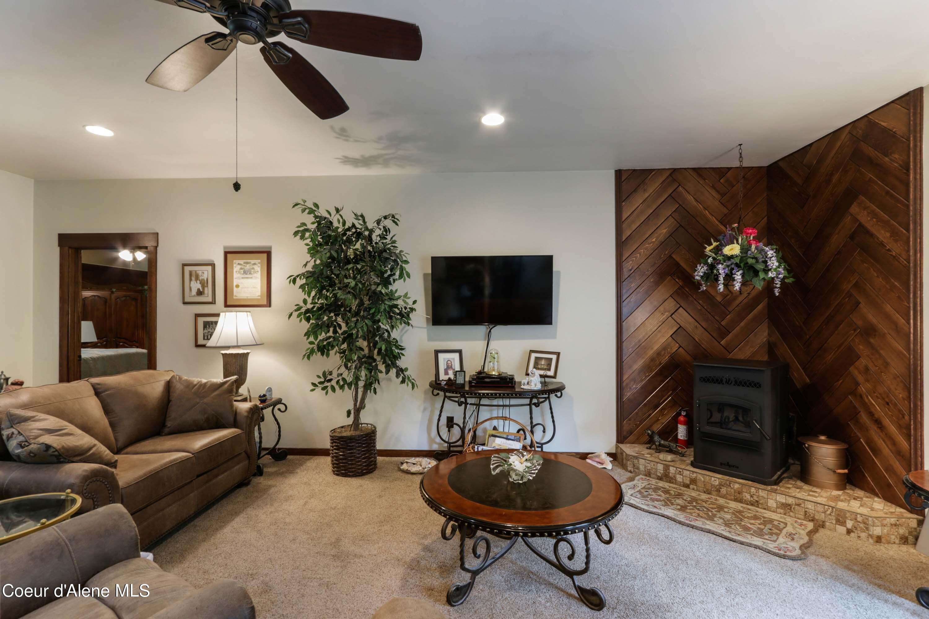 518 High Road Sandpoint, ID 83864 - Photo 11 of 57 Living room