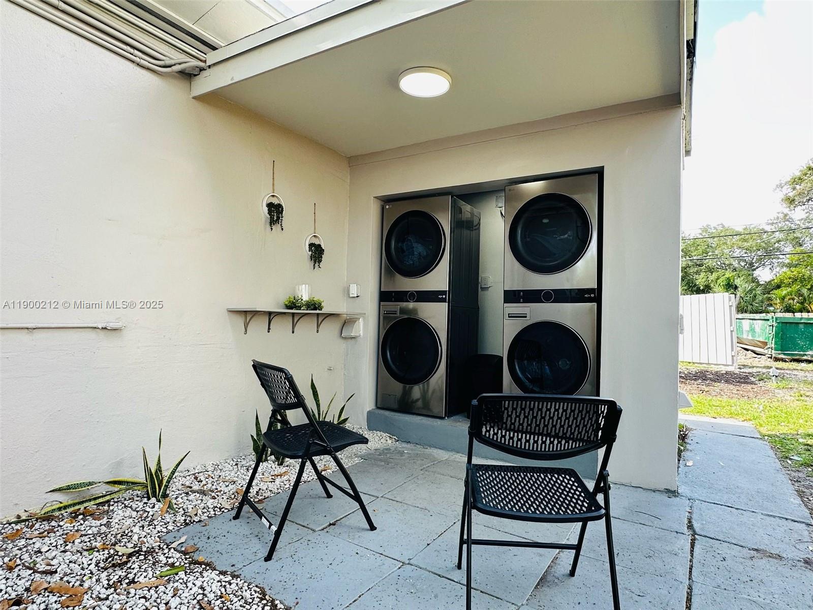 407 Southeast 14th Court, Unit 2 Fort Lauderdale, FL 33316 - Photo 15 of 16 a living room with furniture and a clock