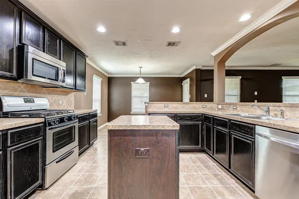 $2,400 | 11018 Avon Brook Lane, Houston, TX 77034