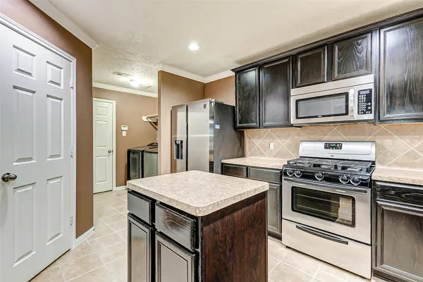 $2,400 | 11018 Avon Brook Lane, Houston, TX 77034