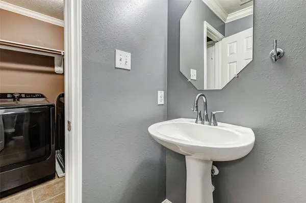 $2,400 | 11018 Avon Brook Lane, Houston, TX 77034
