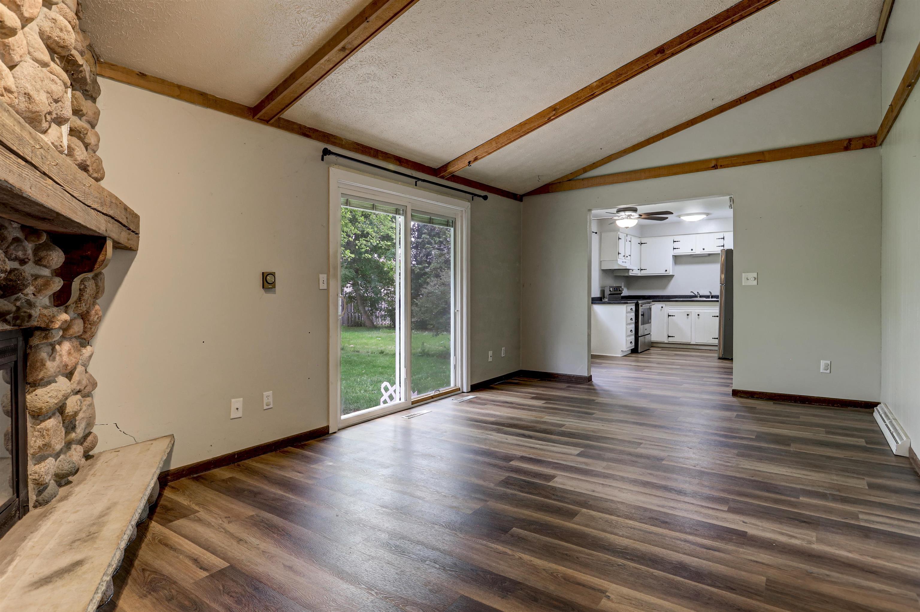 1825 West Brewster Street Appleton, WI 54914 - Photo 4 of 32