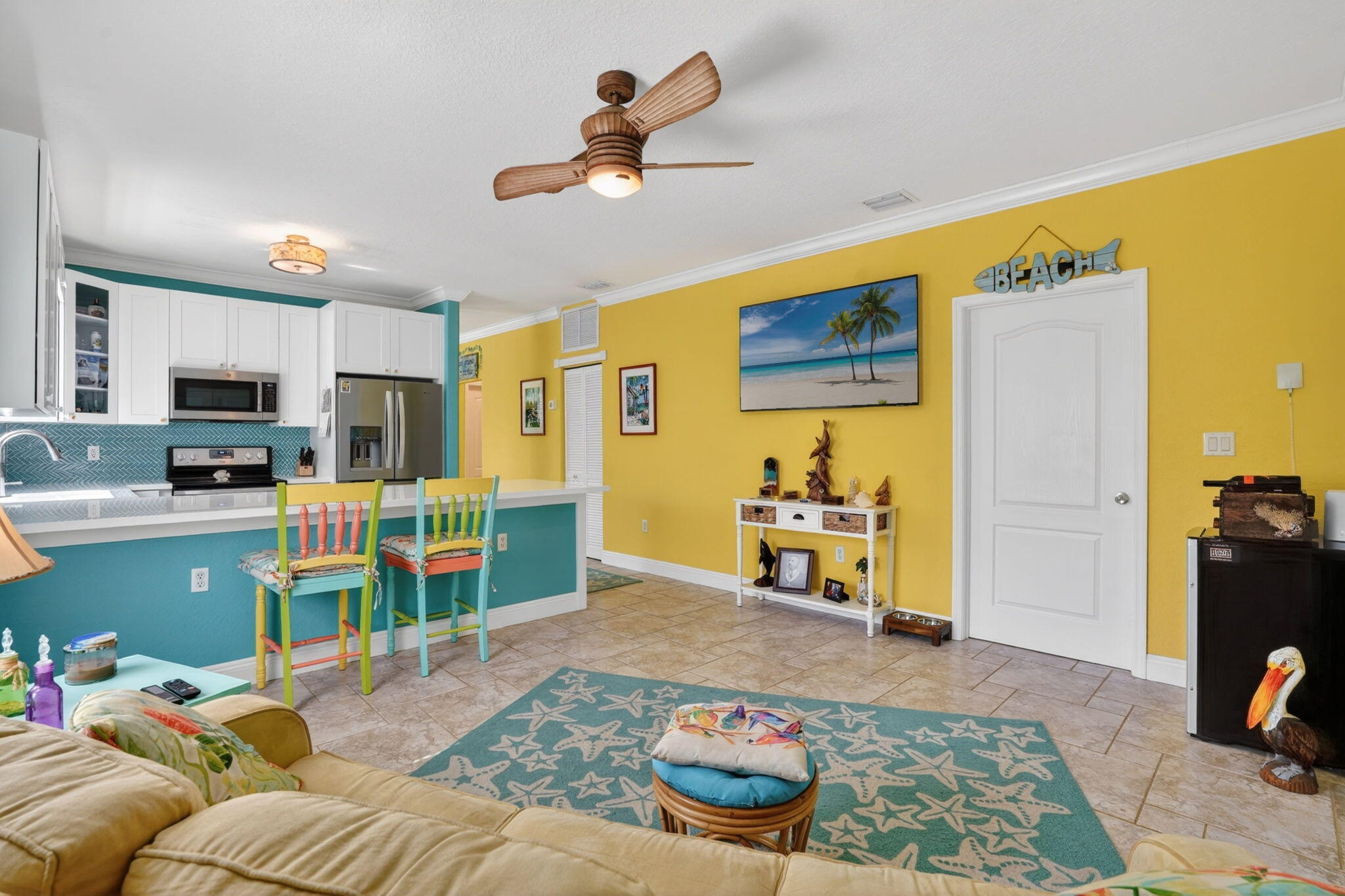 32 Andros Road Key Largo, FL 33037 - Photo 21 of 45 Family Room