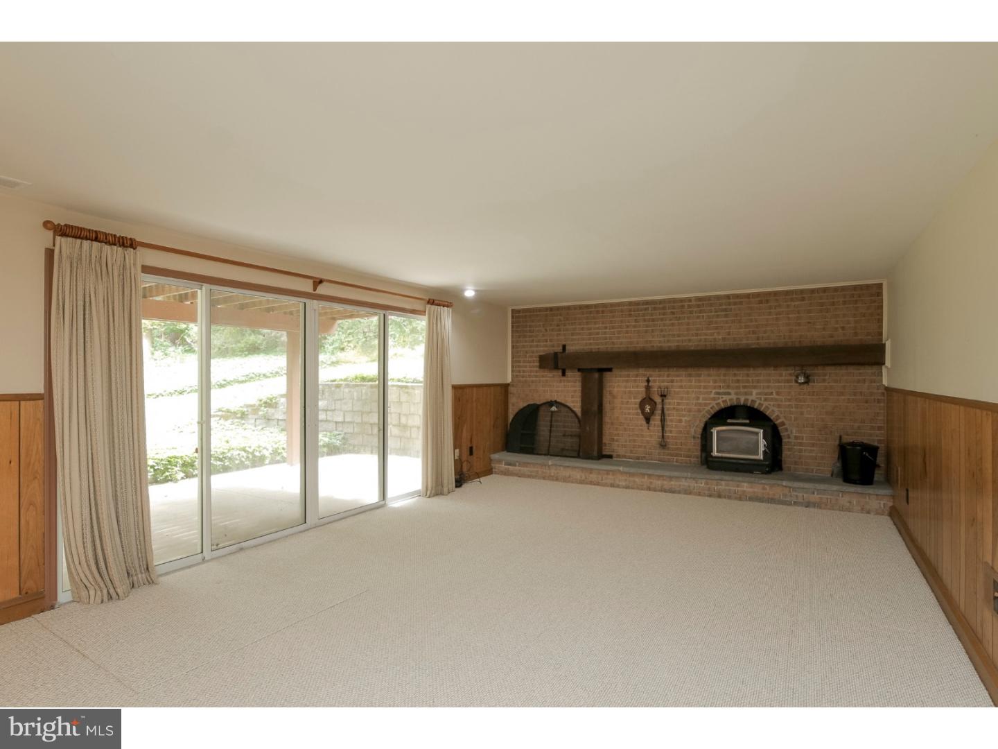 102 South Spring Valley Road Wilmington, DE 19807 - Photo 20 of 25 a view of a livingroom with a furniture