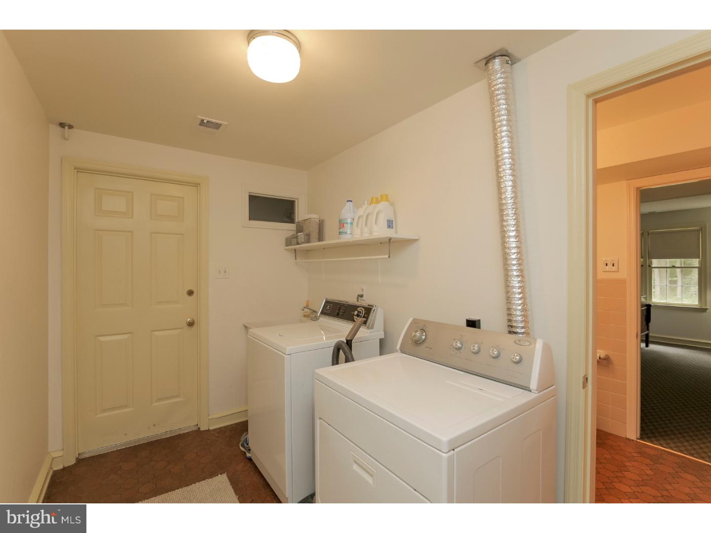102 South Spring Valley Road Wilmington, DE 19807 - Photo 22 of 25 a utility room with cabinets washer and dryer