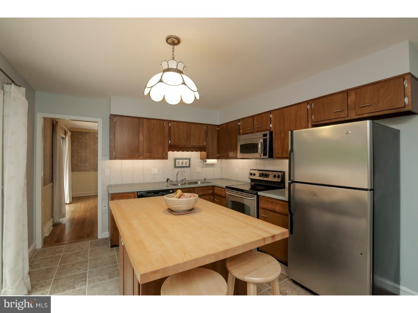 102 South Spring Valley Road Wilmington, DE 19807 - Photo 9 of 25 a kitchen with refrigerator and cabinets