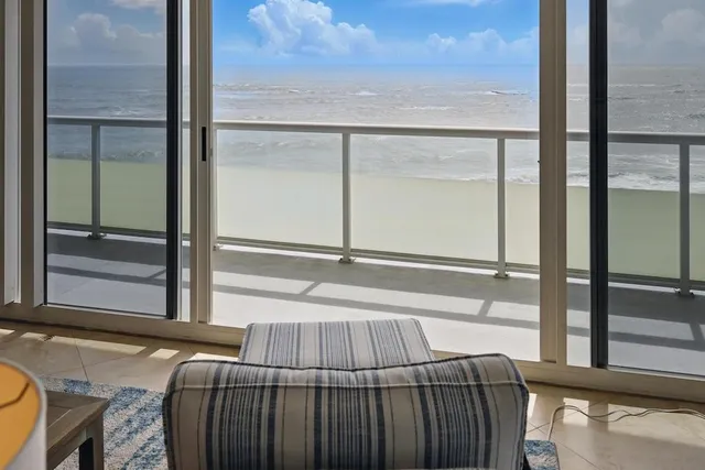 $6,000 | 3554 Ocean Drive, Unit 504N, Vero Beach, FL 32963