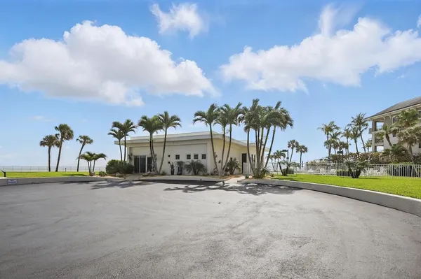 $10,000 | 3554 Ocean Drive, Unit 504N, Vero Beach, FL 32963