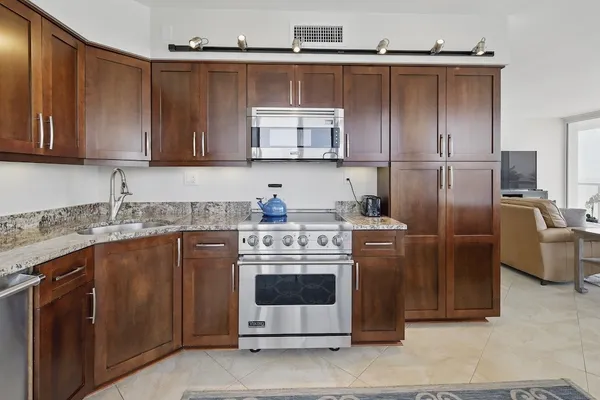 $10,000 | 3554 Ocean Drive, Unit 504N, Vero Beach, FL 32963