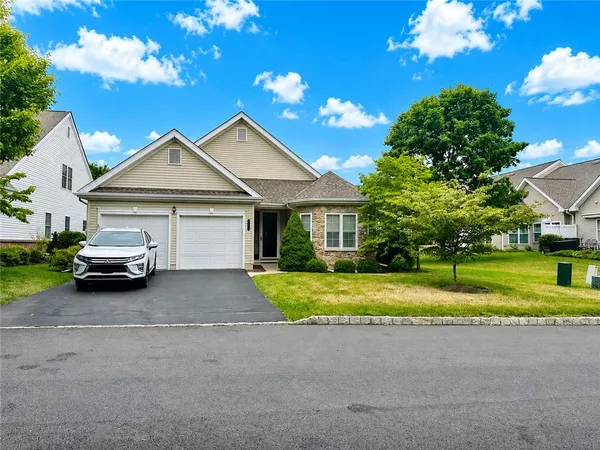 $420,000 | 2757 Terrwood Drive East, Macungie, PA 18062
