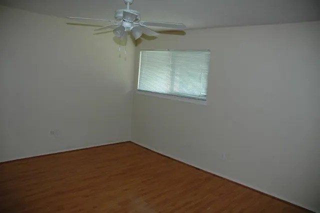 $170,000 | 10325 Huntington Pl Drive, Unit 325, Houston, TX 77099