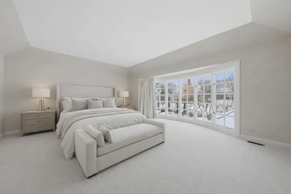 $975,000 | 10 Lakeside Lane, North Barrington, IL 60010