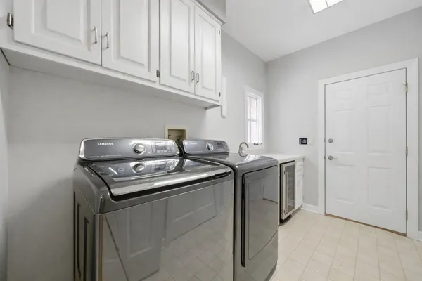 $975,000 | 10 Lakeside Lane, North Barrington, IL 60010
