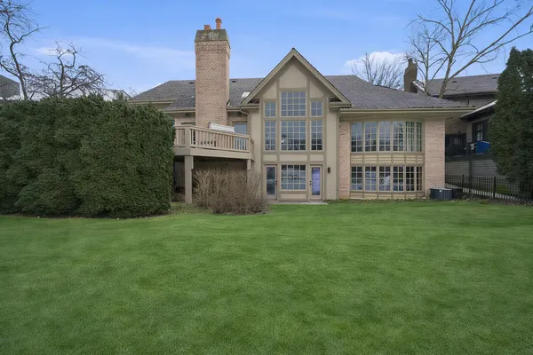 $975,000 | 10 Lakeside Lane, North Barrington, IL 60010
