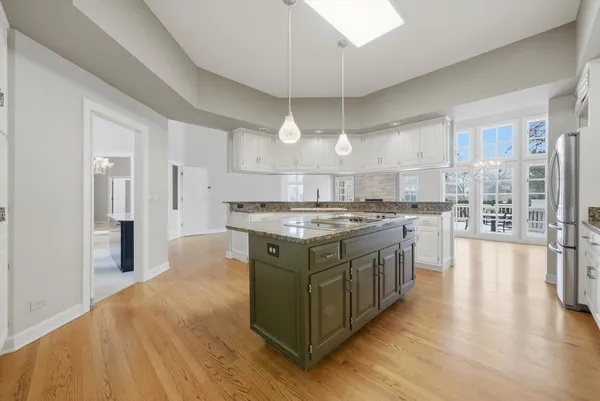 $975,000 | 10 Lakeside Lane, North Barrington, IL 60010