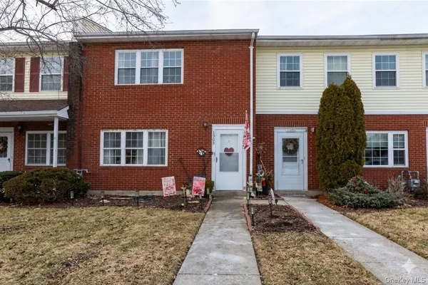 $284,500 | 276 Temple Hill Road, Unit 1305, New Windsor, NY 12553