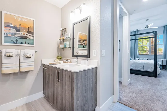 a en suite bathroom with a sink and a mirror