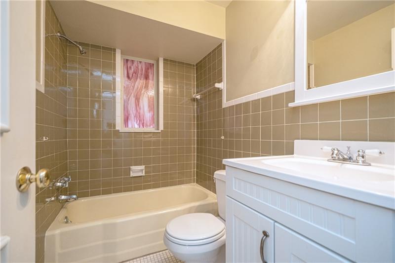 58 Bellview Circle McKees Rocks, PA 15136 - Photo 9 of 25 Updated full bath with ceramic tile.