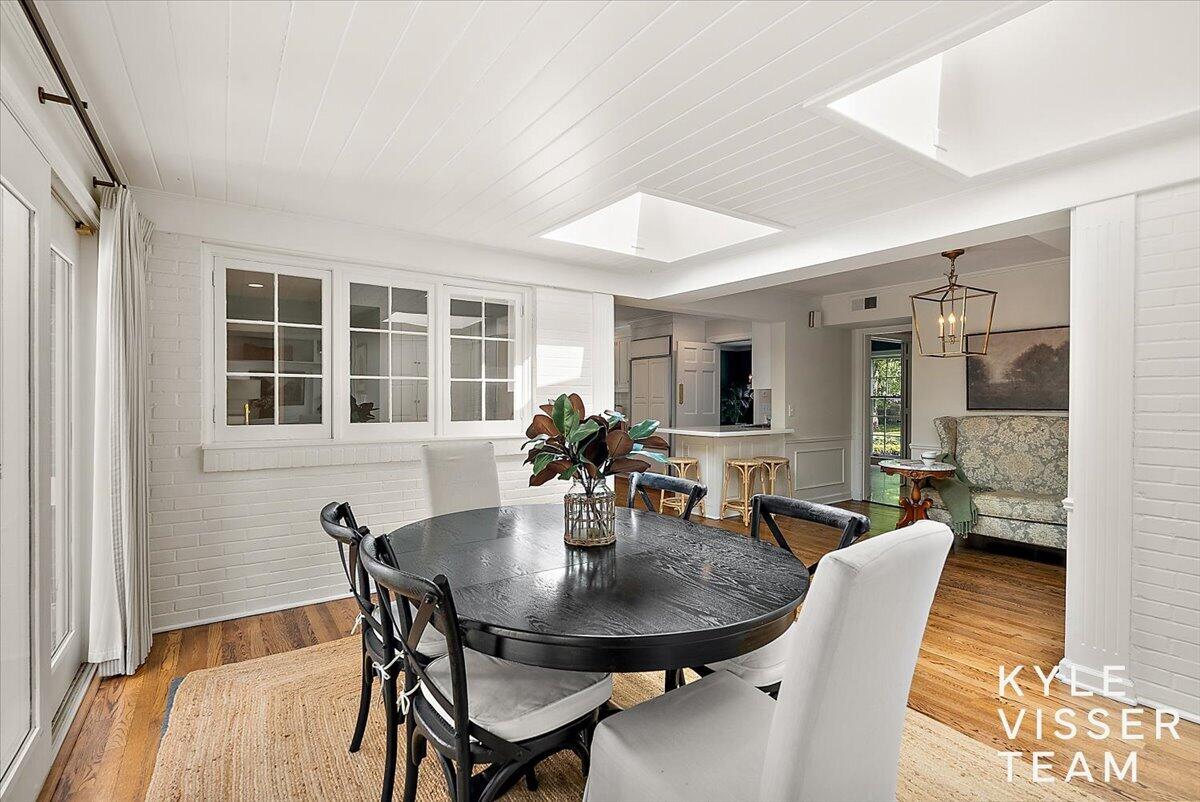 2089 Robinson Road Southeast Grand Rapids, MI 49506 - Photo 16 of 73 Dining Area