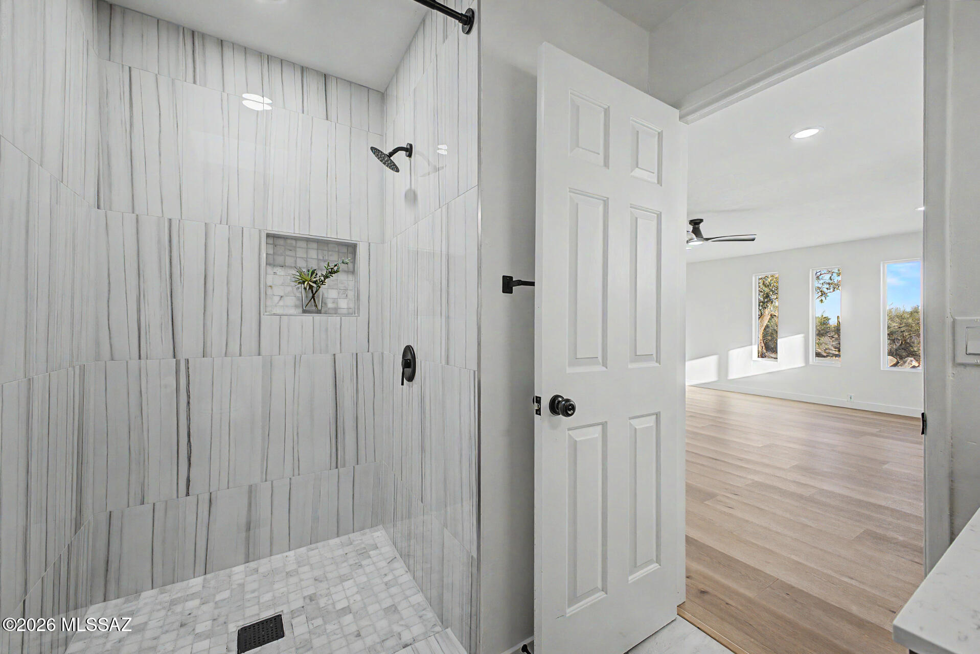 333 East Florence Road Tucson, AZ 85704 - Photo 23 of 49 WEST BATH OFF OF FAMILY ROOM