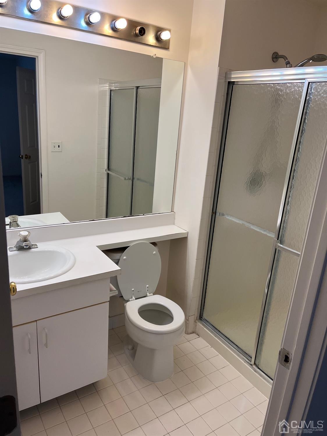 1711 Ridgeview Court Sayreville, NJ 08859 - Photo 16 of 18 a bathroom with a sink and a mirror