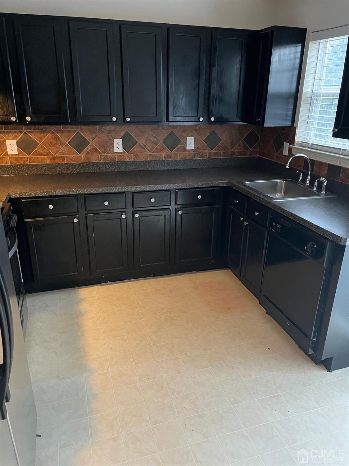 1711 Ridgeview Court Sayreville, NJ 08859 - Photo 4 of 18 a kitchen with a sink and cabinets