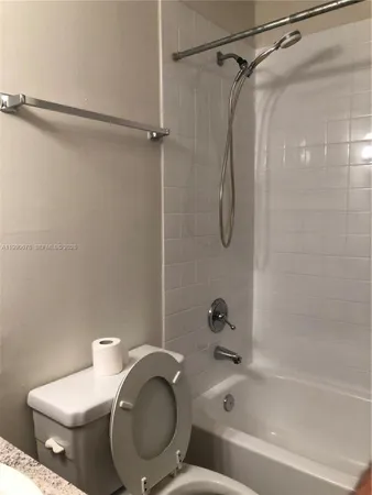 $2,000 | 7140 Northwest 179th Street, Unit 204, Hialeah, FL 33015