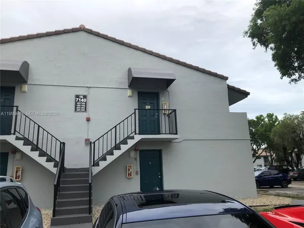 $2,000 | 7140 Northwest 179th Street, Unit 204, Hialeah, FL 33015
