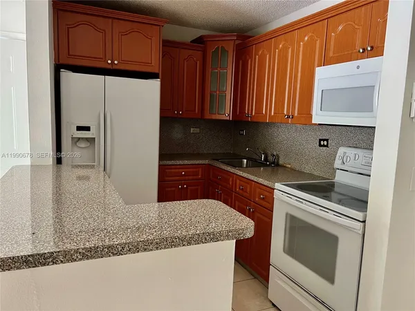$2,000 | 7140 Northwest 179th Street, Unit 204, Hialeah, FL 33015