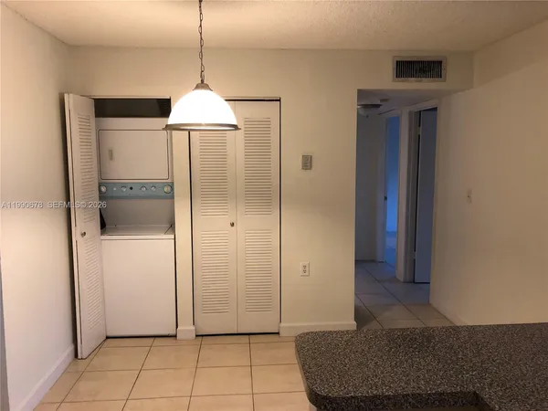 $2,000 | 7140 Northwest 179th Street, Unit 204, Hialeah, FL 33015