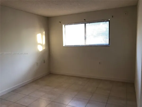$2,000 | 7140 Northwest 179th Street, Unit 204, Hialeah, FL 33015