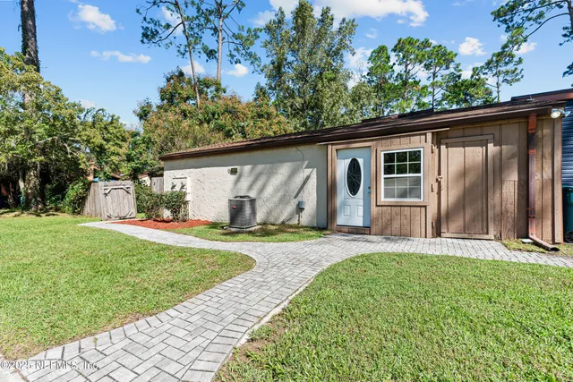 a view of a back yard of the house