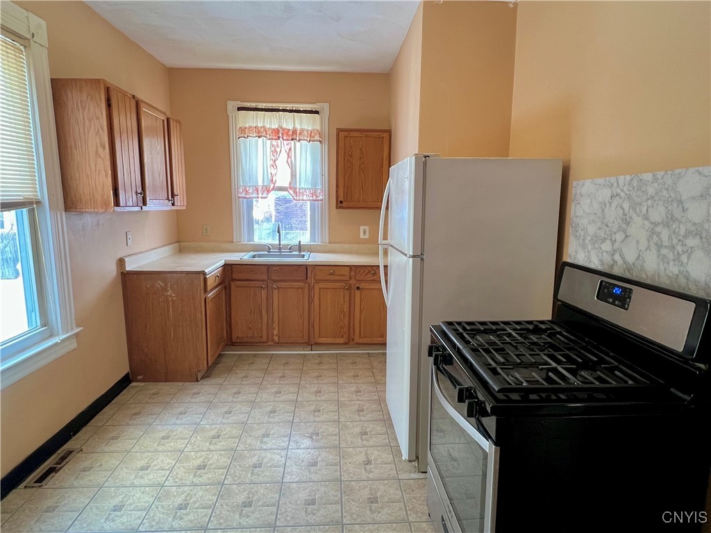 1620 Oneida Street Utica, NY 13501 - Photo 11 of 25